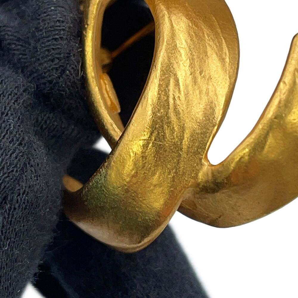 CHANEL Gold Logo Brooch - Picture 5 of 9